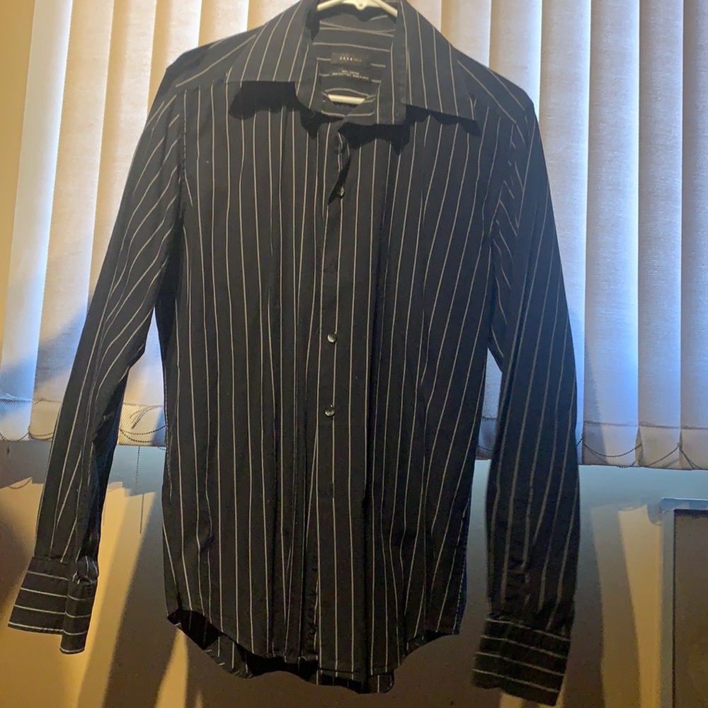 Zara shirt missing 2 buttons In the size M